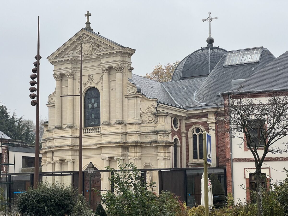 La façade de la chapelle du Carmel