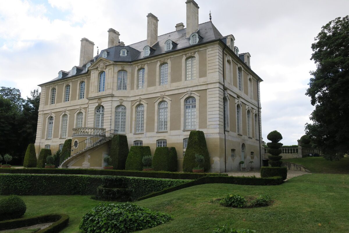 Les parterres au pied du château