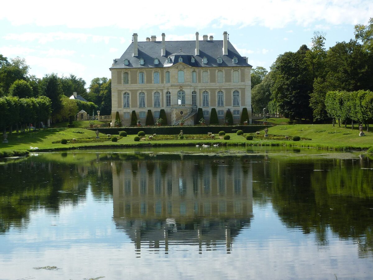 Le château et sa pièce d'eau