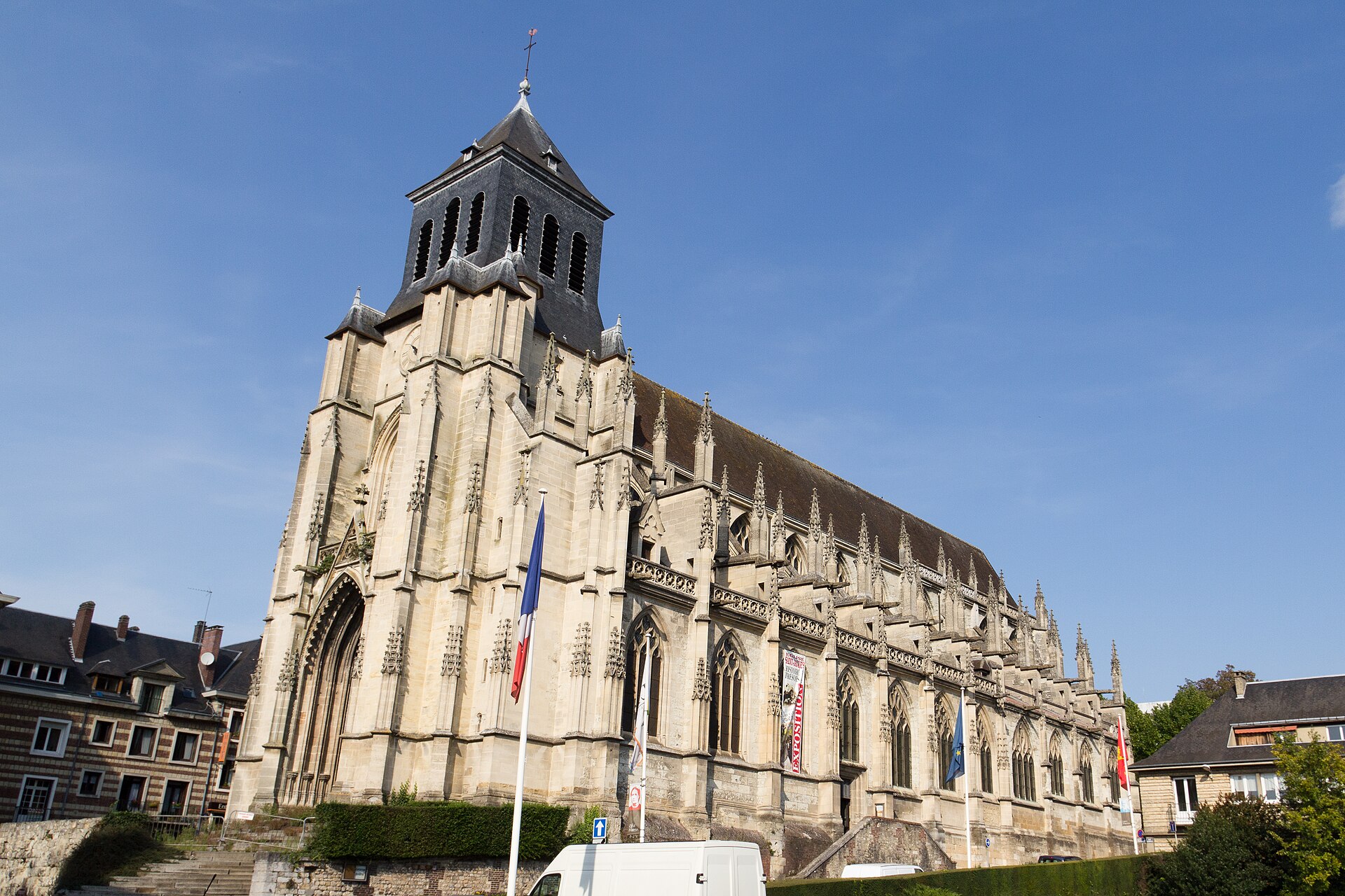 L'église Saint-Jacques de Lisieux vue du sud-ouest