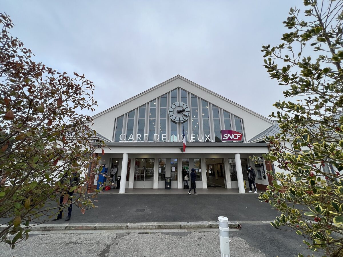 L'entrée de la gare de Lisieux
