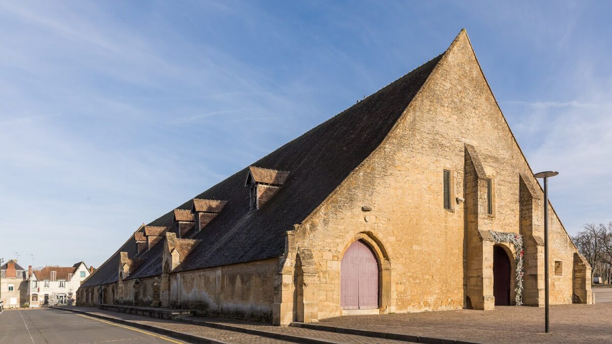 La halle médiévale de Saint-Pierre-sur-Dives, où se tient le marché du lundi