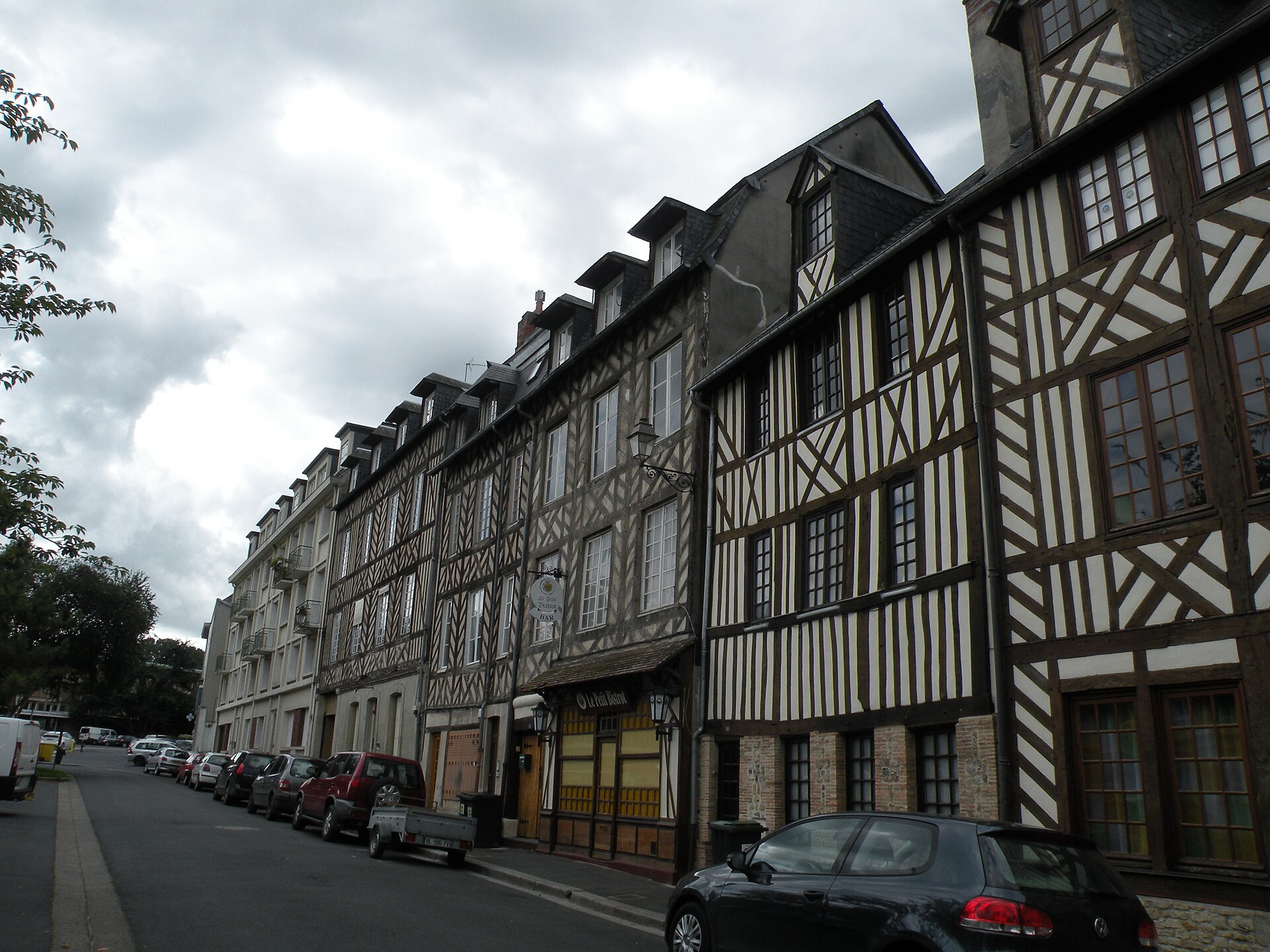Maisons à pans de bois le long du boulevard Pasteur à Lisieux