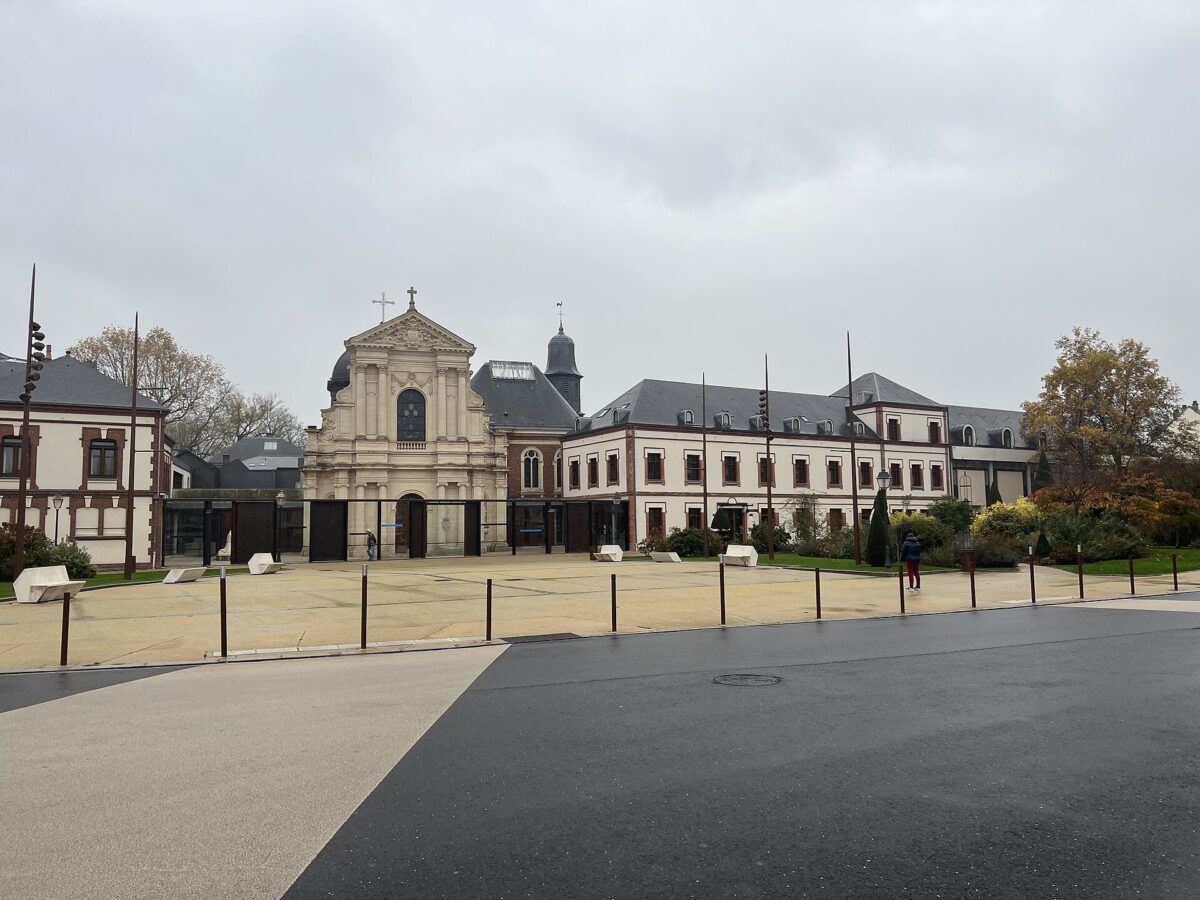 La chapelle et les bâtiments du Carmel