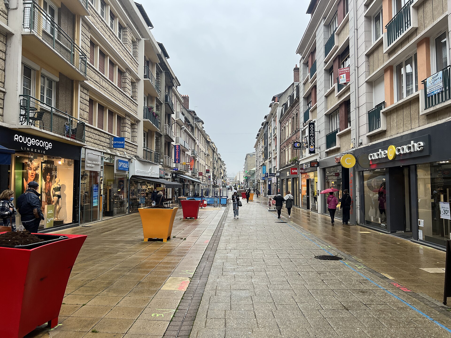La rue Pont-Mortain, rue piétonne et commerçante du centre de Lisieux