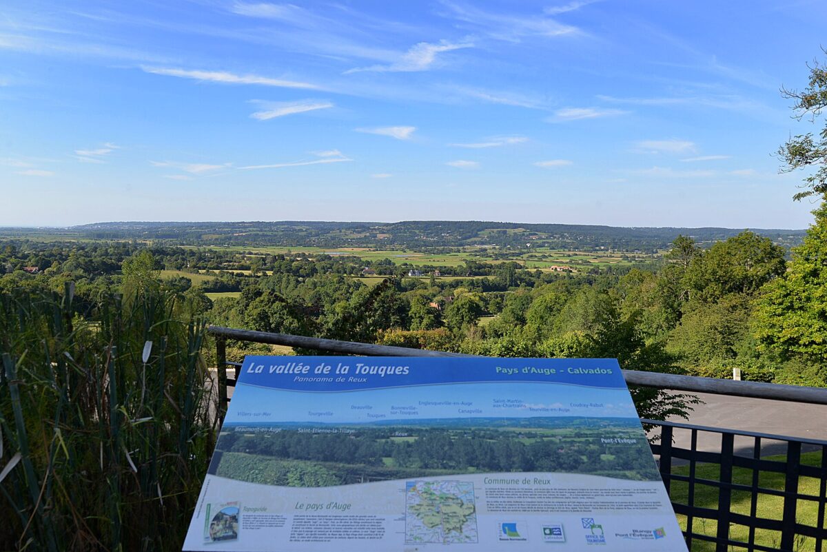 La vallée de la Touques vue de Reux